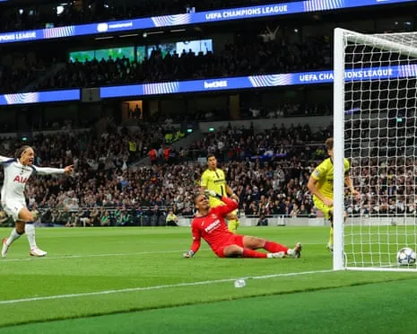 Goalkeeper Luiz's Game-Changing Blunder Hands Tottenham Opening-Night Triumph